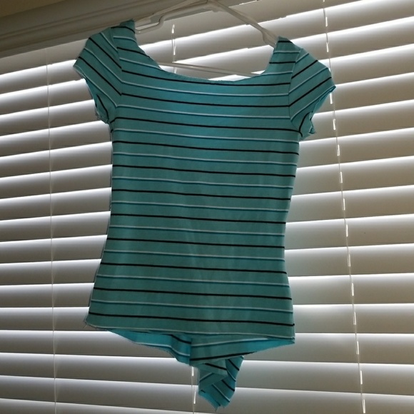 ⚡Reversible Ruffled Stripe Top⚡ - Picture 2 of 3